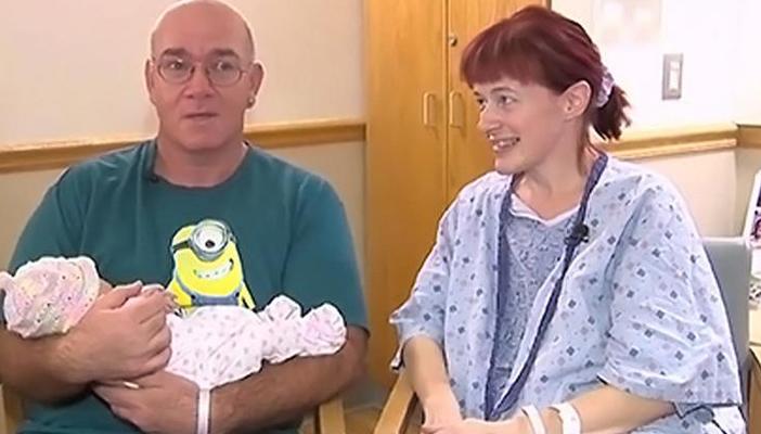 بعد 22 عاماً من العقم ..أميركية لاتعرف أنها حامل إلا يوم الولادة