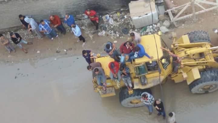 الإسكندرية.. الأهالي يقطعون الطريق الزراعي بسبب هدم قوات الأمن منازلهم