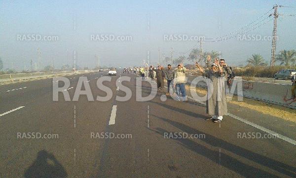 سلسلة بشرية بـ “النوبارية” للتنديد بحكم العسكر