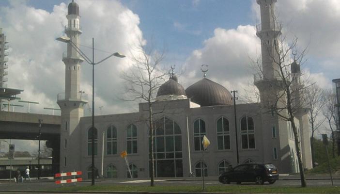 مجهولون يحاولون إحراق مسجد في “روزندال” بهولندا