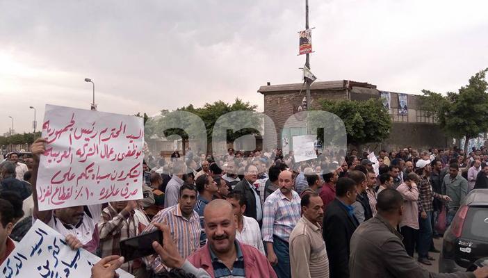 بالصور.. عمال الغزل والنسيج بالإسكندرية يحتجون على تأخر صرف رواتبهم