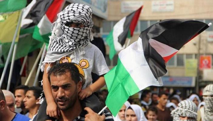 مسيرة بغزة إحياءً ليوم الاستقلال الفلسطيني