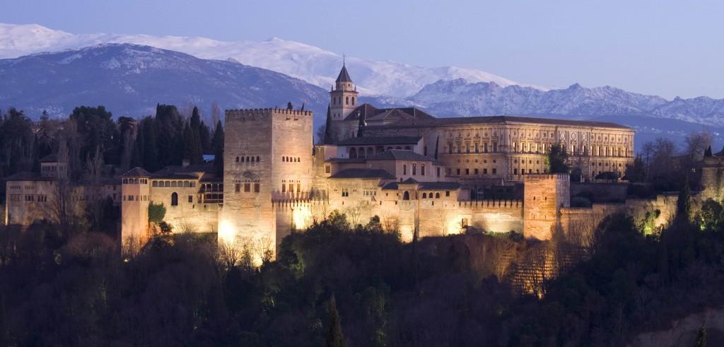 غرناطة.. رائحة الدموع والياسمين – منتصر مرعي