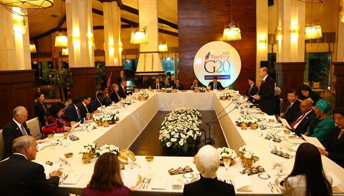 دقيقة صمت حدادًا على أرواح ضحايا باريس وأنقرة خلال قمة العشرين