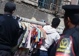 حملة إزالة في دمياط.. والباعة الجائلون: عاوزين نعيش