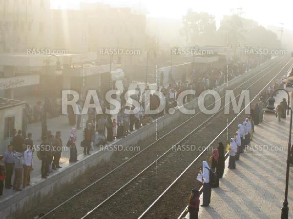 بالصور..سلسلة بشرية لطلاب ضد الانقلاب بمحطة كفر صقر