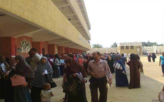 وقفة احتجاجية للمتقدمين لاختبارات الـ30 ألف وظيفة بسبب نقص اللجان