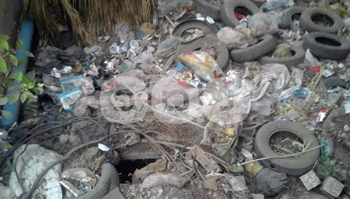 بالصور.. محطة مياه تتحول إلى مكب للقمامة ببني سويف