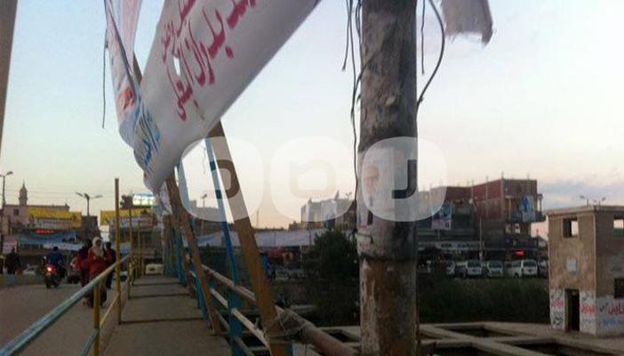 انهيار سور كوبري القصاصين بسبب اللافتات الانتخابية