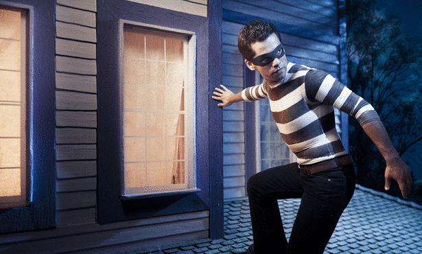 بريطانية تعتذر للصوص منزلها وتشكرهم