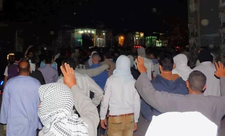 مسيرة لـ”ثوار الحوش” تطالب الجيش بالعودة لثكناته