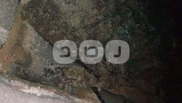 انهيار جزئي لطريق حوش عيسى أبو المطامير نتيجة الأمطار