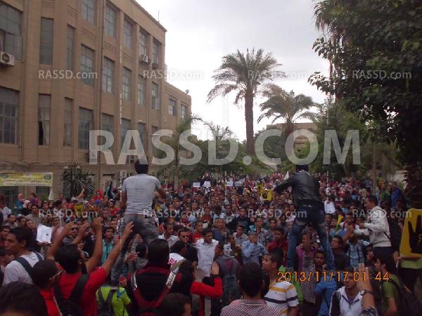 طلاب جامعة القاهرة ينظمون “يوم في حب رابعة”