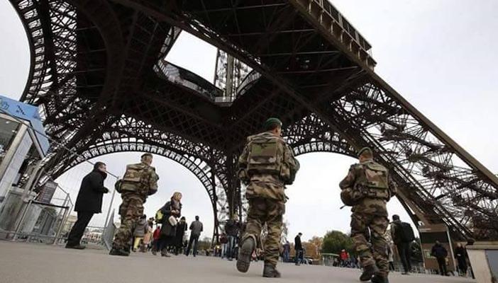 فرنسا تغلق برج “إيفل” لدواعٍ أمنية