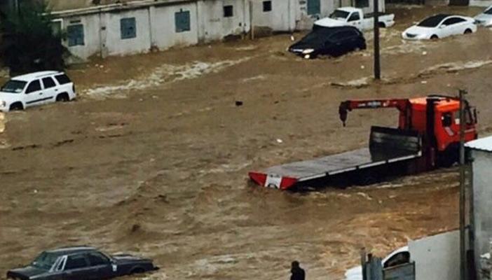 ثلاثة قتلى واضطراب الملاحة الجوية جراء أمطار غزيرة في السعودية