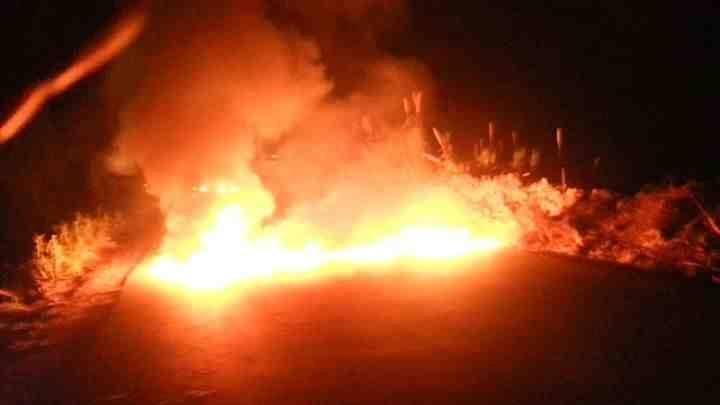 مجهولون يقطعون طريق “منية النصر -المنزلة”