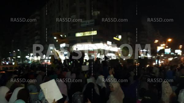 أهالى المعادى ينددون بالانقلاب في مسيرة ليلية