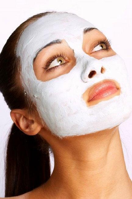 وصفات طبيعية لتفتيح البشرة الدهنية والعادية