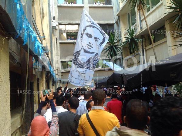 بالصور: مظاهرة لطلاب المجمع الطبي بالأسكندرية ضد اعتقال زملائهم