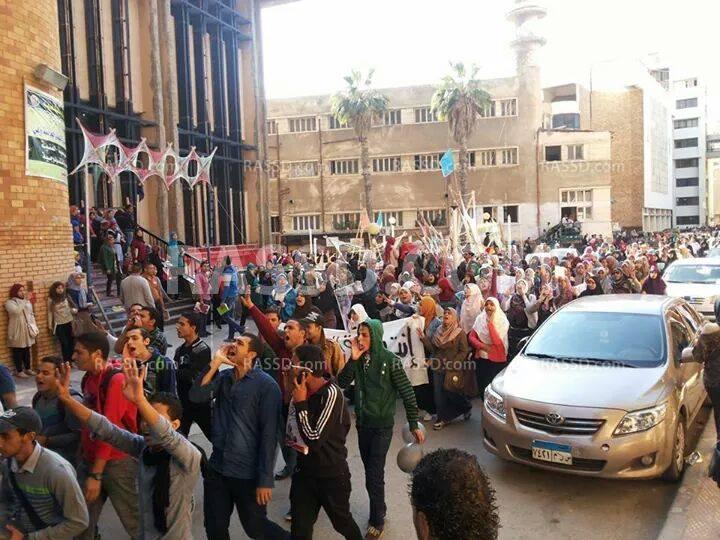 تظاهرات بالمجمع النظري بالإسكندرية تضامنًا مع انتفاضة السجون