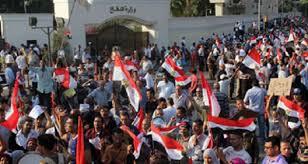 تظاهر الألاف أمام وزارة الدفاع تنديدا للانقلاب العسكري