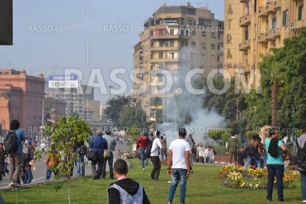 الأمن يطلق الغاز على متظاهرى التحرير بعد طردهم لمؤيدى السيسى