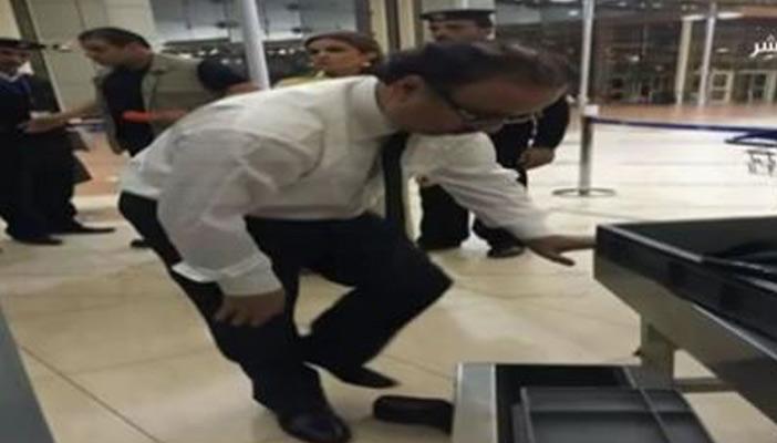 “فيس بوك” يسخر من تفتيش الوزراء في المطار: “صورني وانا بتفتش”