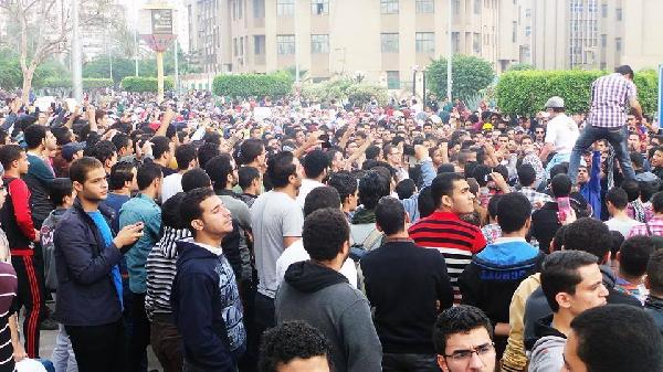 الداخلية تعتدي على شباب 6 أبريل بجامعة المنصورة