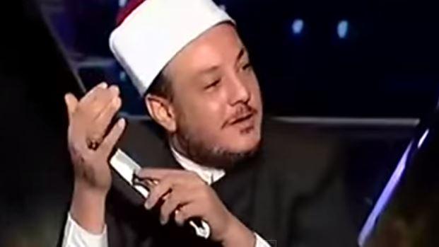 فيديو| ميزو يخرج سكينًا على الهواء ويفزع المذيع