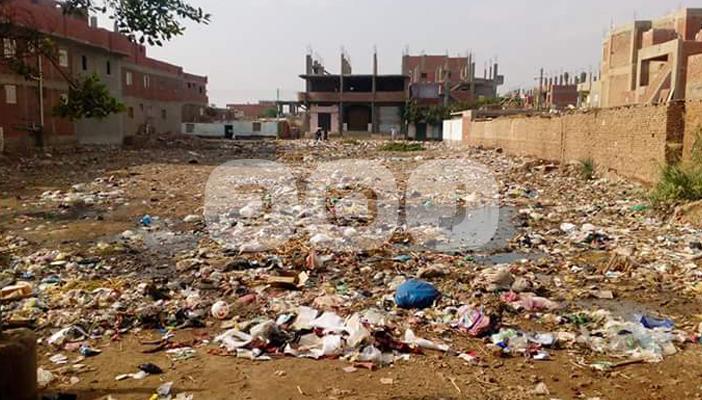 بالصور.. شكاوى أهالي قرية أبو غالب بالجيزة لانتشار القمامة في الشوارع