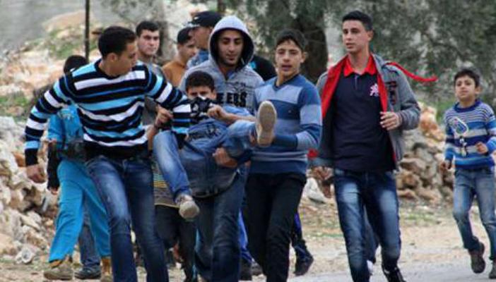 إصابة عشرات الفلسطينيين في مواجهات اليوم مع جيش الاحتلال بالضفة