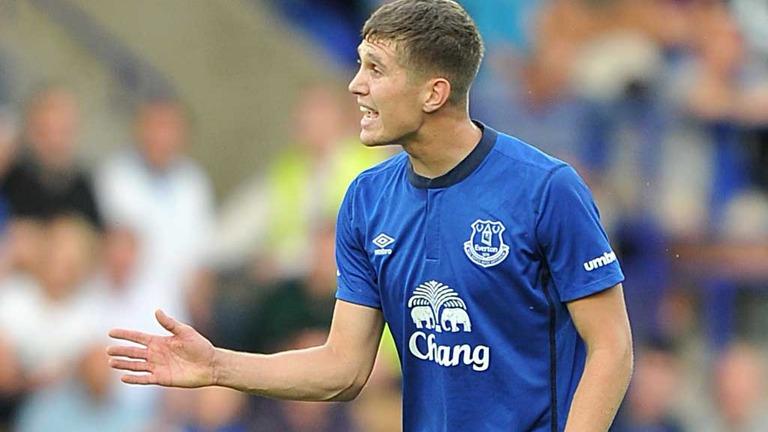 إيفرتون يحدد سعر “ستونيس” لبيعه لليونايتد