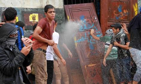 شيخ الأزهر يتهم طلاب المدينة الجامعية بحرقها ويبرر موقف الأمن