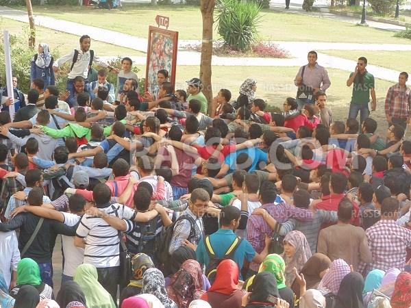 “طلاب الأزهر” يدعو الثوار لإعادة صفوفهم لإسقاط العسكر