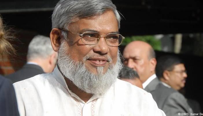 بنجلاديش تستغل أجواء الكلاسيكو الإسباني وتعدم علي مجاهد