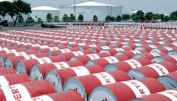 السعودية تهدد بتخفيض أسعار بيع النفط إلى أوروبا.. وروسيا: حالة مؤقتة