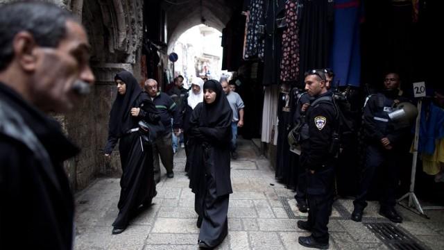 هدوء حذر بالقدس واشتباكات بالضفة الغربية