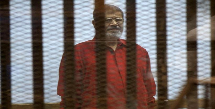 “النقض” تلغي مؤبد مرسي وإعدام الشاطر في “التخابر مع حماس”