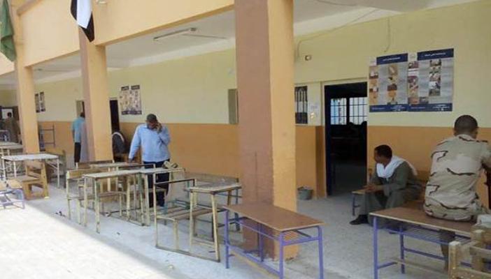 قاضٍ يغادر اللجنة بعد منع الأمن دخوله بسيارته