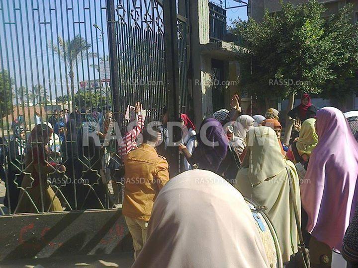 مسيرة لطالبات الأزهر بتفهنا الأشراف تنديدا بحكم العسكر