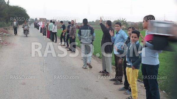 سلسلة بشرية في الشرقية تطالب بالإفراج عن المعتقلين