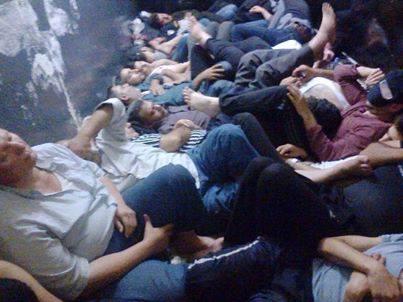 لاجئون سوريون معتقلون بمصر يبدأون اضرابا عن الطعام