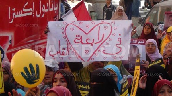 اعتقال سيدة وضربها لمشاركتها في مسيرة ضد الانقلاب ببني سويف