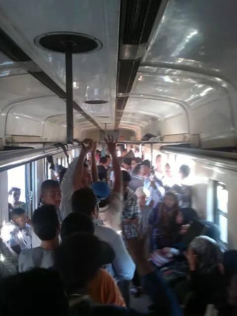 وقفة لـ”شباب ضد الانقلاب” داخل قطار “قنا – الأقصر”