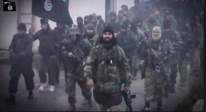 فيديو|”داعش” تقترب من قاعدة عسكرية بالرمادي بها أمريكيين