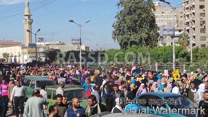 بالصور..الآلاف يخرجون في مسيرات جمعة “مذبحة القرن” بالفيوم