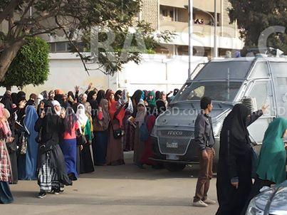 الأمن يحاصر وقفة المدينة الجامعية لفتيات الأزهر ويطلق الرصاص