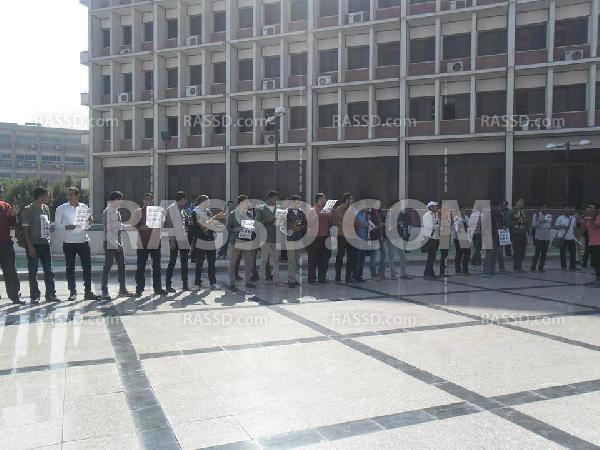 “طلاب ضد الانقلاب” بجامعة أسيوط يحتجون على إعتقال زملائهم