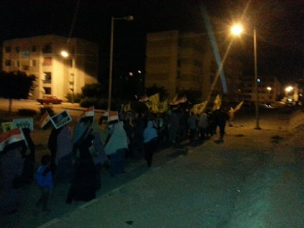 صور| برج العرب تتظاهر تنديدًا بممارسات أمن الانقلاب