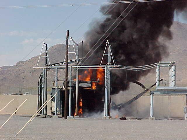 مجهولون يضرمون النار بمحول كهرباء في أسيوط فجرًا